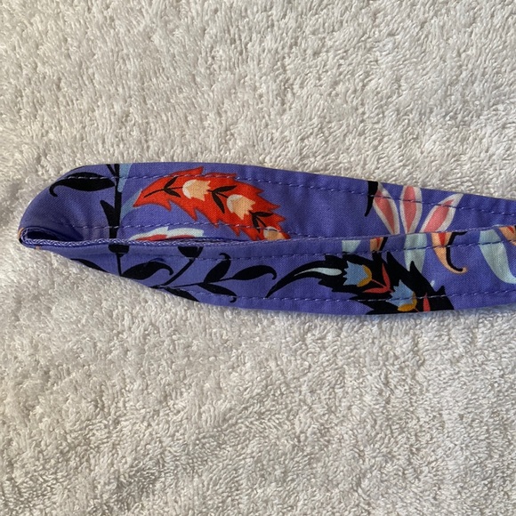 Vera Bradley Wide Lanyard & Zip ID Case in Mural Garden - Picture 3 of 10